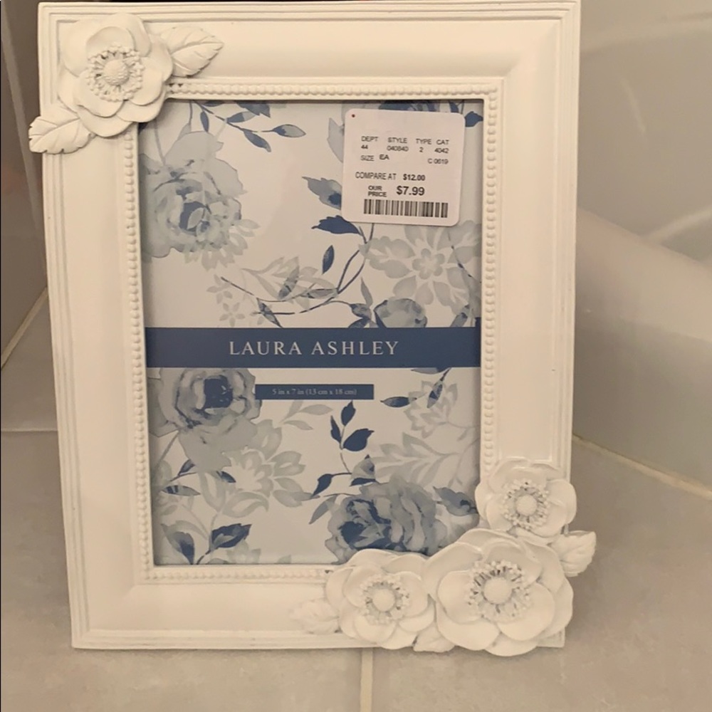 White frame 🖼